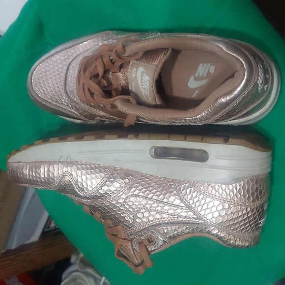 SNEAKER - Picture 3 of 3